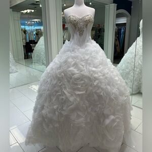 Elegant White Ball Gown Wedding Dress